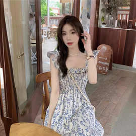 蓝色碎花吊带裙女装甜美收腰显瘦2025夏季方领裙子小飞袖度假长裙