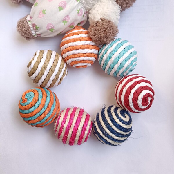 two-color spherical toy