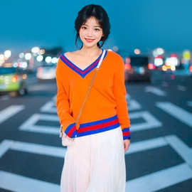 秋冬机场街拍小个子显高炸街甜美气质V领条纹橙色针织衫毛衣8021