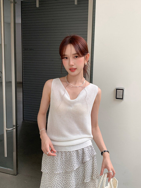 Versatile and Stylish Sleeveless Textured Vest for Women, Summer Slim-Fit Tank Top 0164