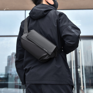 Personalized motorcycle bag men's shoulder bag magnetic lock men's bag 2024 new leisure men's shoulder messenger bag storage