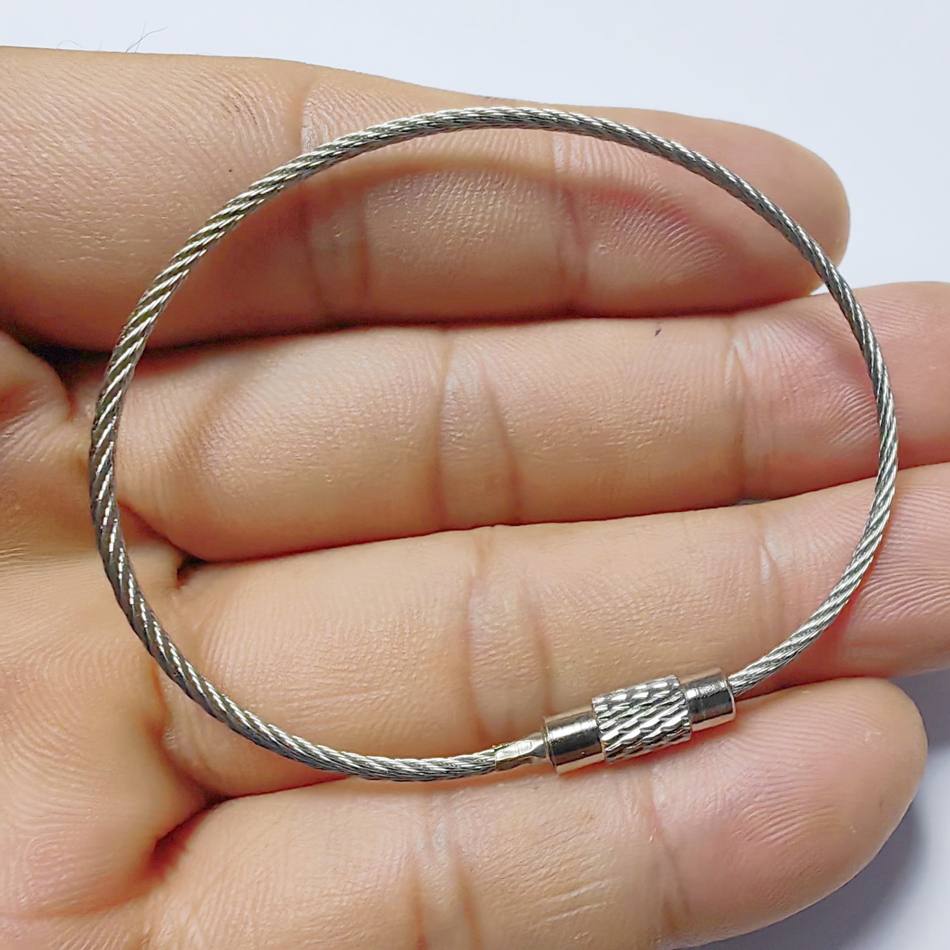 Fabricante Wholesale   Anillo de alambre de acero inoxidable de varios colores   Cordón Keychain    1.5 * 15 cm
