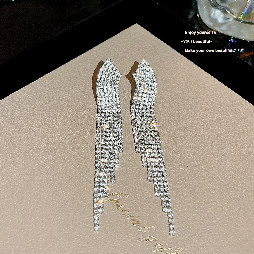 S925 aguja de plata elegante borla pendientes de alta gama simple cara de adelgazamiento pendientes de todo fósforo estilo coreano nuevos pendientes de moda al por mayor