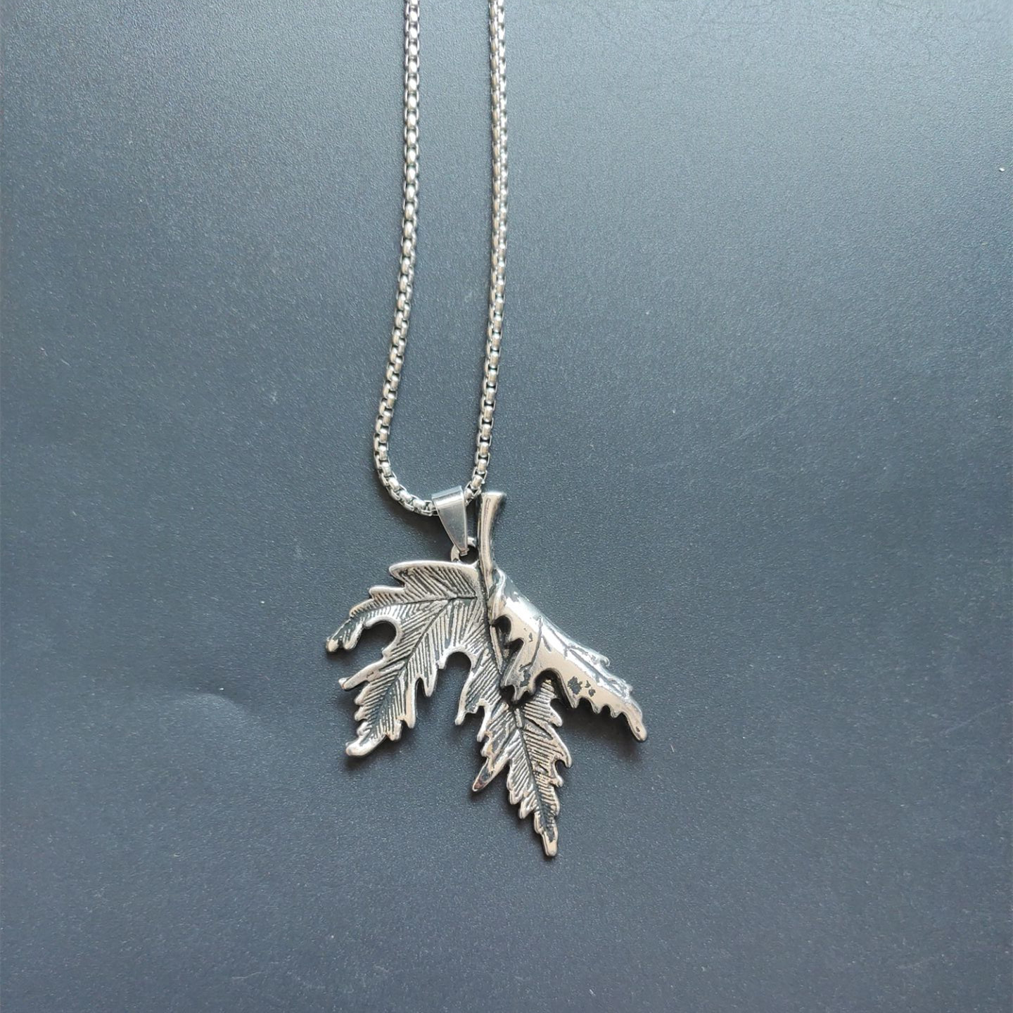 Folding Maple Leaf Necklace Unisex Hip Hop Style Pendant_voghion.com
