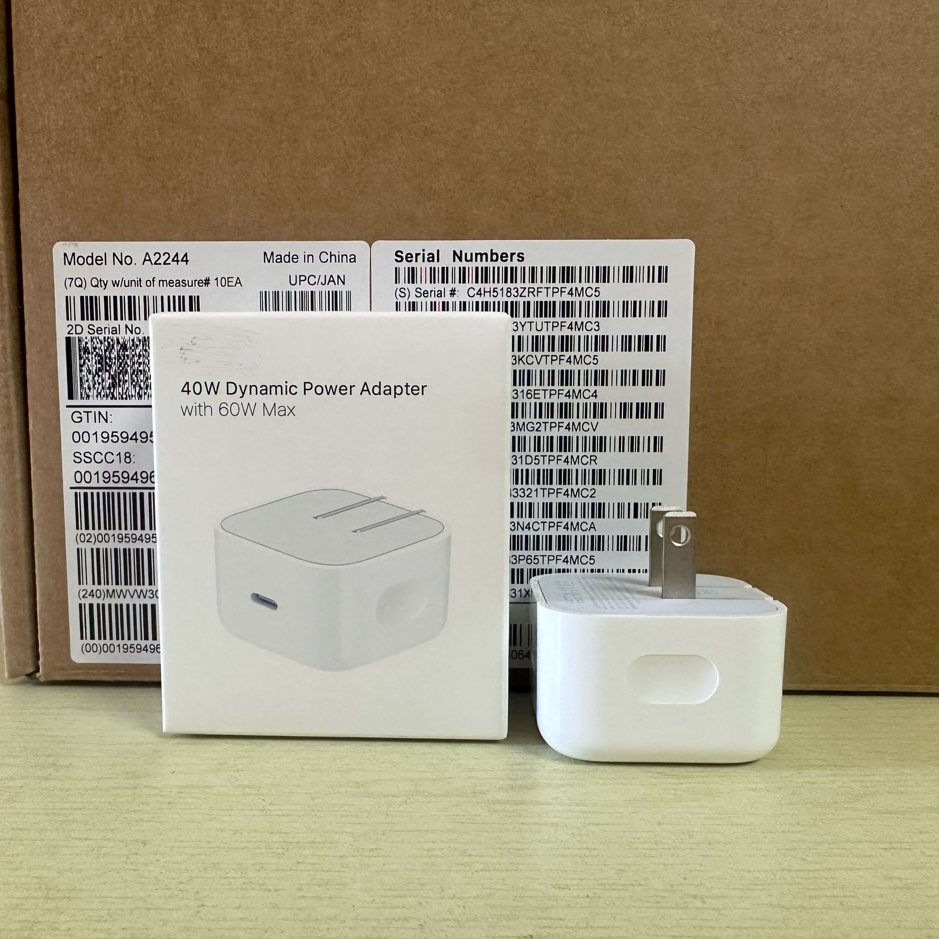 The New Pd40W Dynamic Power Adapter Is Suitable for Apple 17 Mobile Phone Fast Charging Head Foldableing Chinese and Us Usb-C