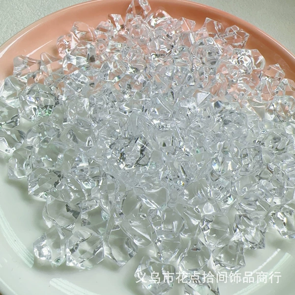 Translucent crushed ice [mixed styles randomly distributed]