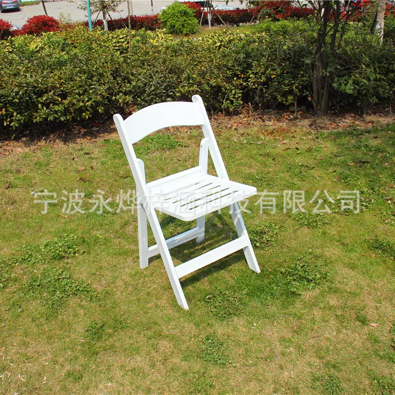 源头工厂定制对叠白色树脂折叠椅树脂餐椅塑料椅可折叠宴会婚礼凳