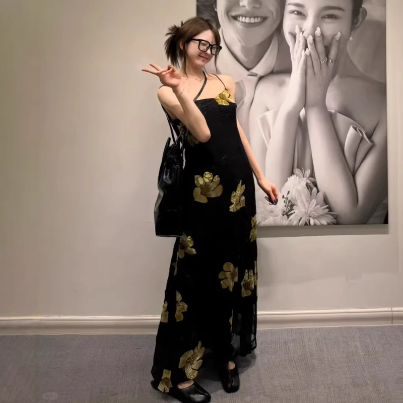 Birthday Party Dress, High-End Luxury Niche Sexy Waist-Revealing Black Knit Spaghetti Strap Dress for Women