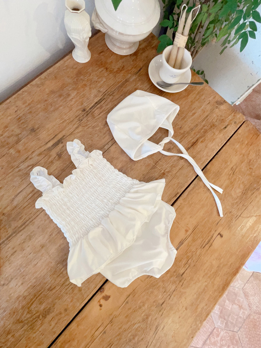 Ins versión coreana de las niñas cabestrillo de bebé bikini de color sólido traje de baño dividido traje de tres piezas falda de traje de baño de moda de moda