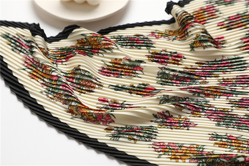 Sciarpa stampata elegante Sciarpa decorativa versatile da donna Sciarpa quadrata da 70 cm Sciarpa di seta imitazione rugosa Autunno e_voghion.com