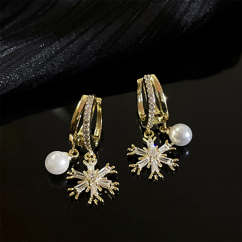 Fashion Snowflake Copper Inlay Artificial Pearls Zircon Dangling Earrings 1 Pair