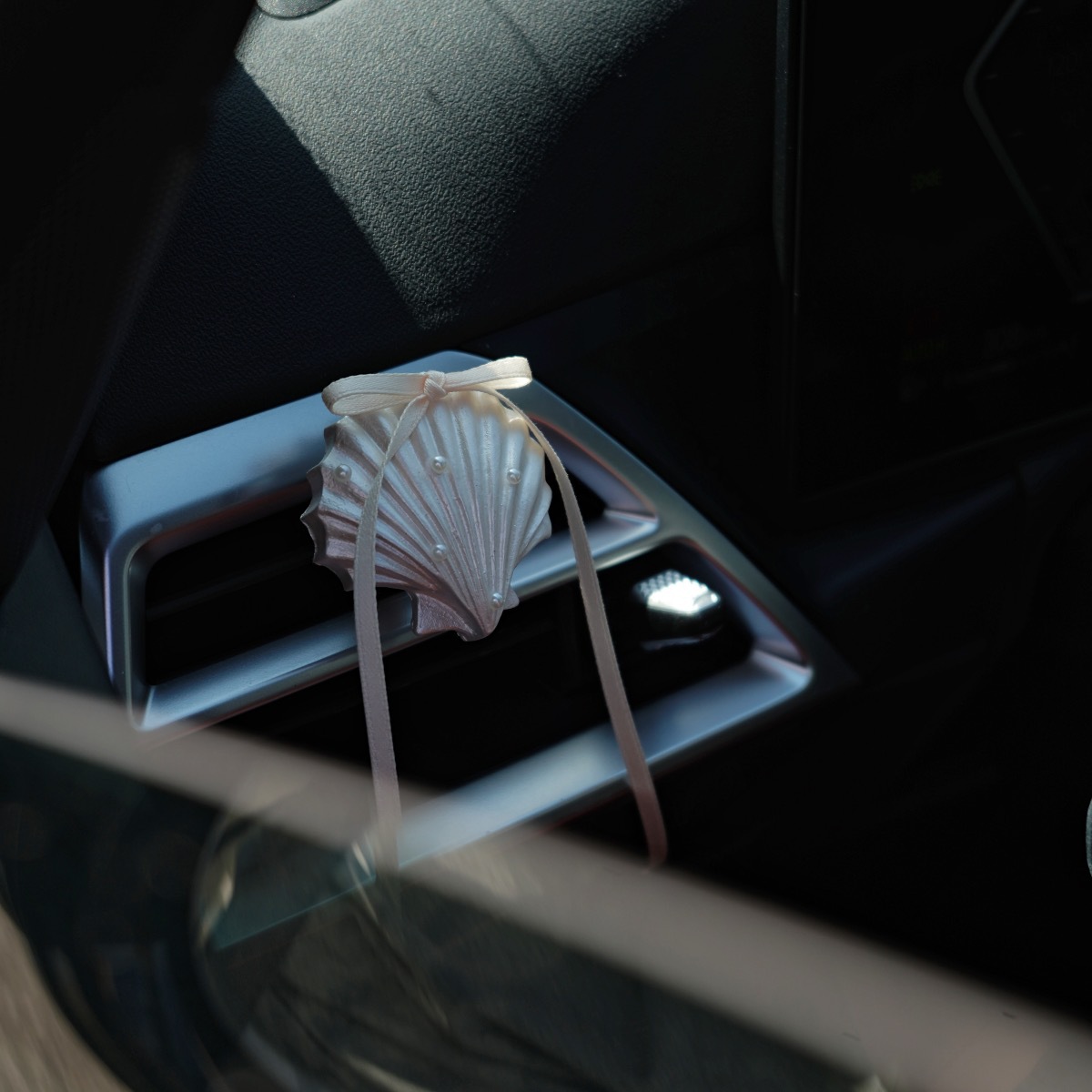 Original Handmade High-End Pearlescent Shell Car Air Outlet Perfume Car Aromatherapy Car Decoration Fragrance Cross-Border