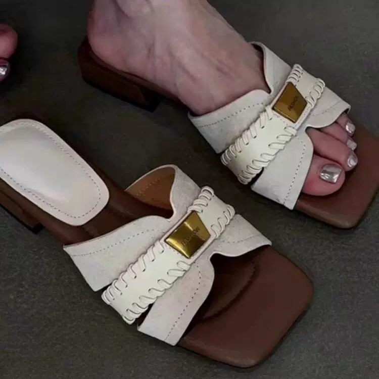法式小众设计感羊皮方头凉拖鞋女2025新款外穿夏粗跟中跟一字凉鞋