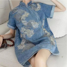 复古国风盘扣旗袍日常女设计感小众时髦新中式鲤鱼刺绣牛仔连衣裙