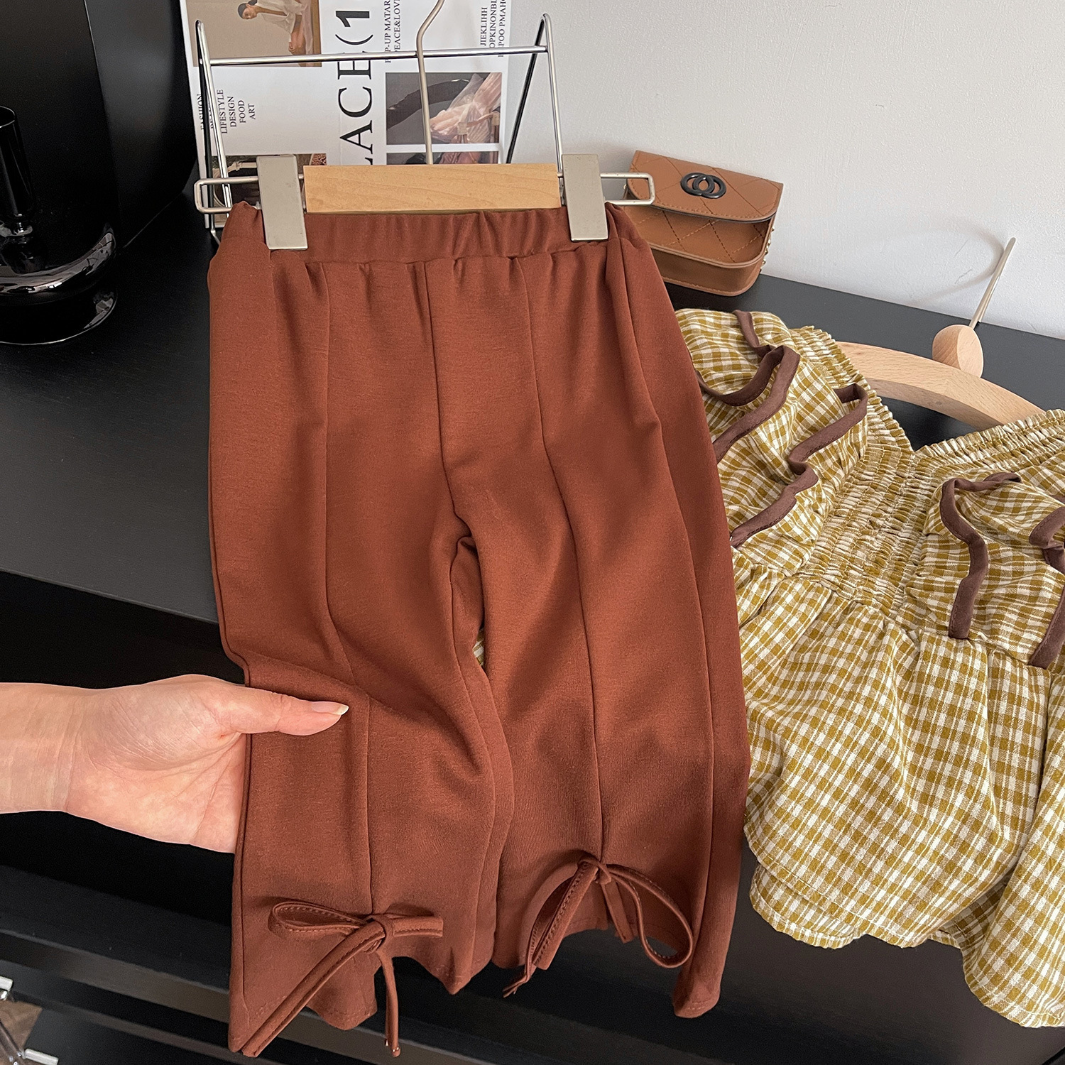 2023 Herbst Neue Karierte Top Horn Hosen Koreanische Ausgabe Mädchen Dünne Vielseitige Set 23312_voghion.com