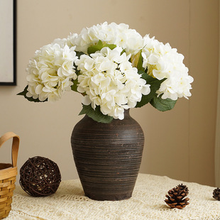 Realistic wedding flowers, flower arrangements, accessories