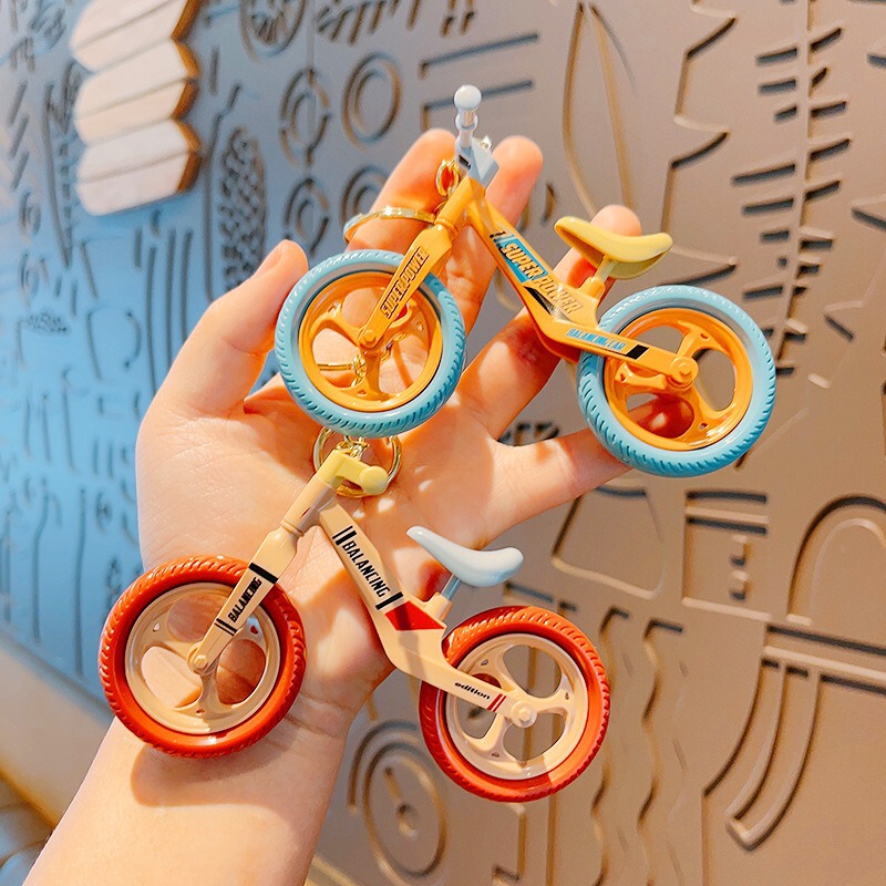 Creative and Fun Movable Sliding Bicycle Couple Accessories, Detachable Hanging Ornaments, Small Gifts, Cartoon Keychains