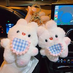 ぬいぐるみのウサギのキーホルダーのぬいぐるみがかわいいぬいぐるみの赤いエプロンのウサギのぬいぐるみのバッグのおもちゃ