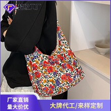 今年流行时尚爆款大包女2026新款潮网红绣花大包大容量通勤斜挎包