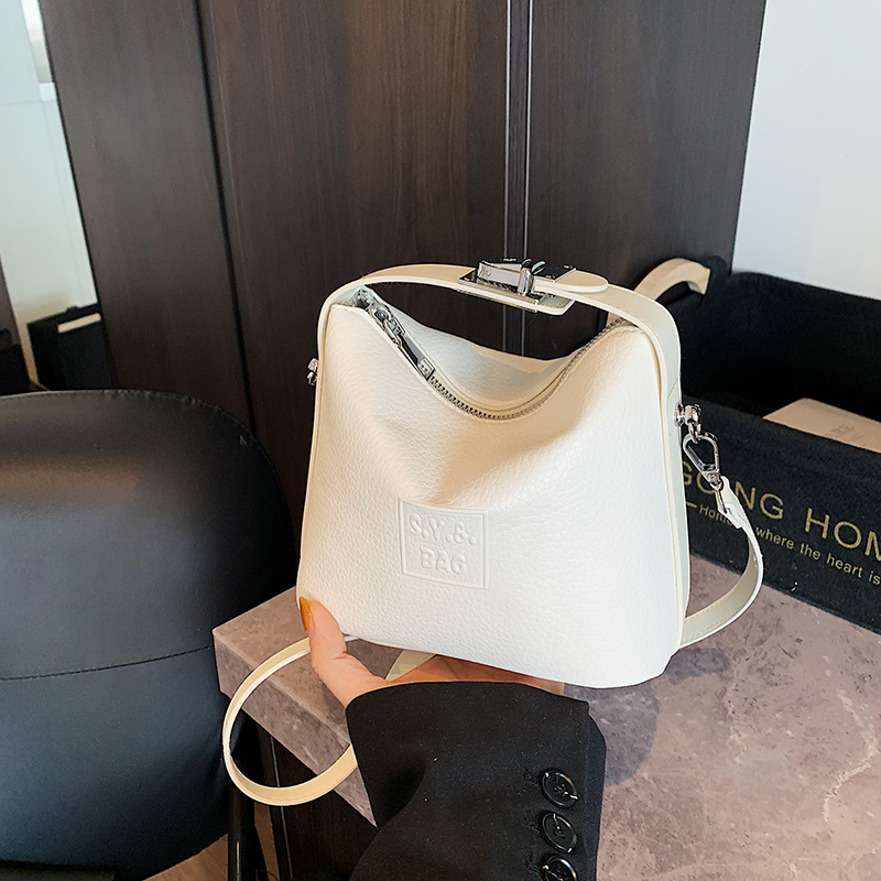 Bolso de moda coreano 2025 verano nuevo bolso femenino retro litchi patrón bandolera simple letra bandolera