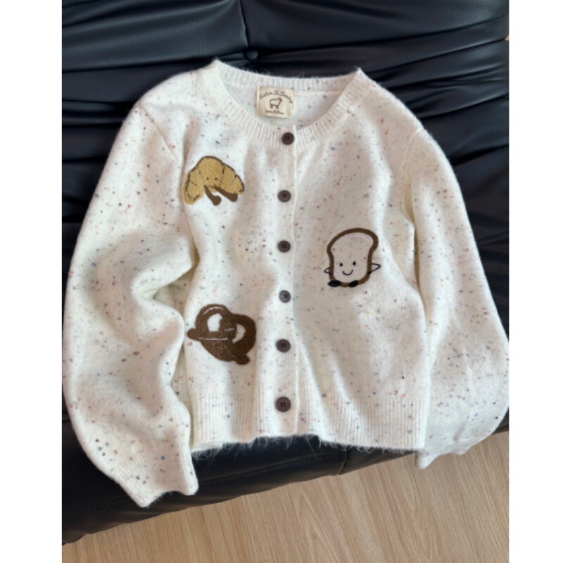Early autumn collection: sweet croissant-patterned sweater, Korean-style outfit, fashionable and age-reducing outerwear, cute toast bread design Early autumn collection: sweet croissant-patterned sweater, Korean-style outfit, fashionable and age-reducing outerwear, cute toast bread design