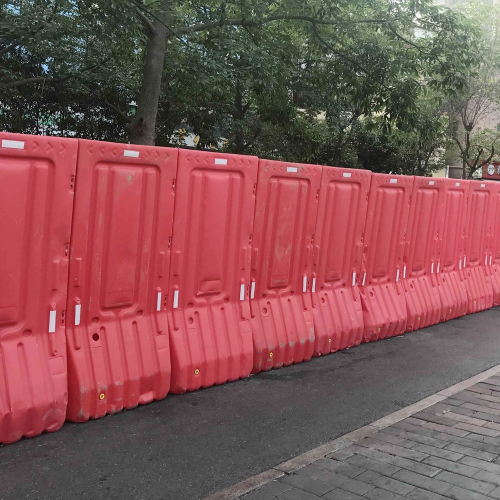 深圳疫情防控注水塑料水马 全新料高围栏水马现货