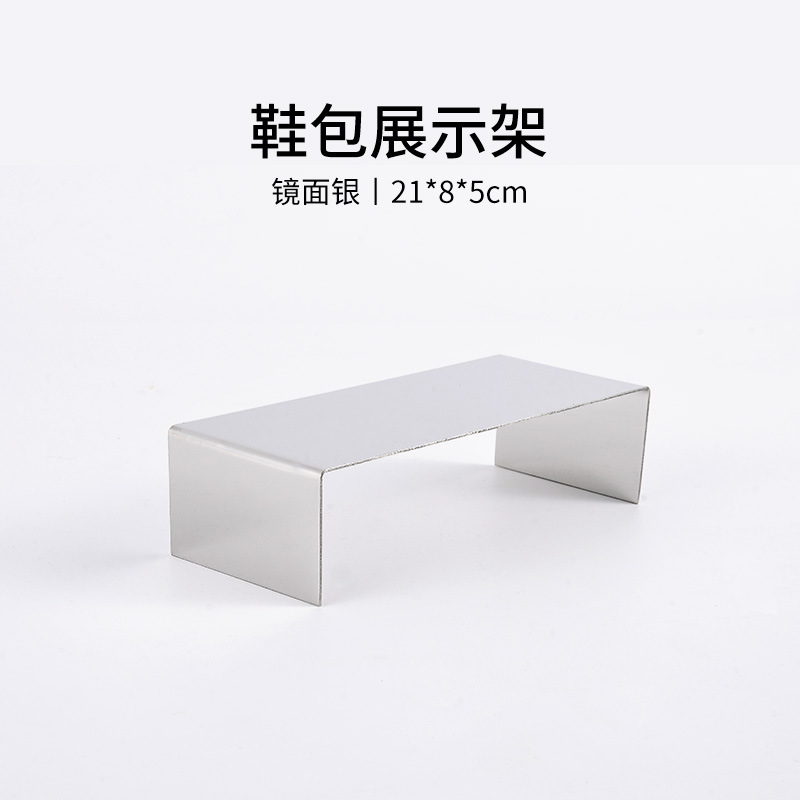 거울은 좁은 낮은 의자