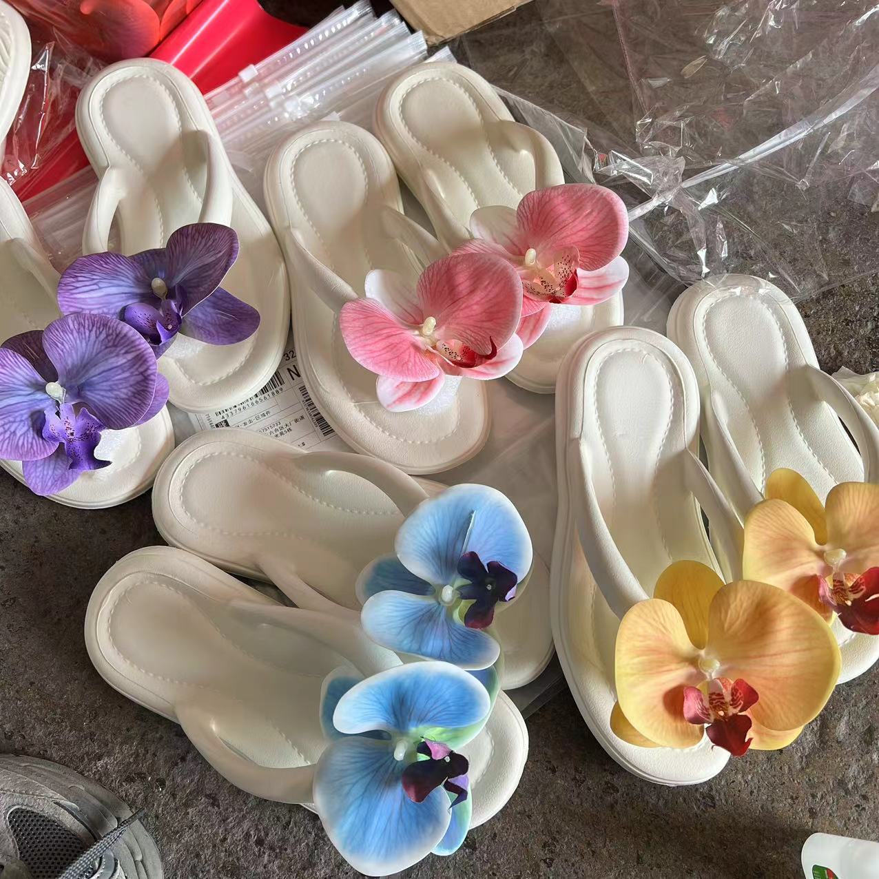 Chanclas de flores de bricolaje Yi Mengling el mismo estilo Phalaenopsis zapatos de playa para mujer pisando mierda sandalias y zapatillas casuales de verano