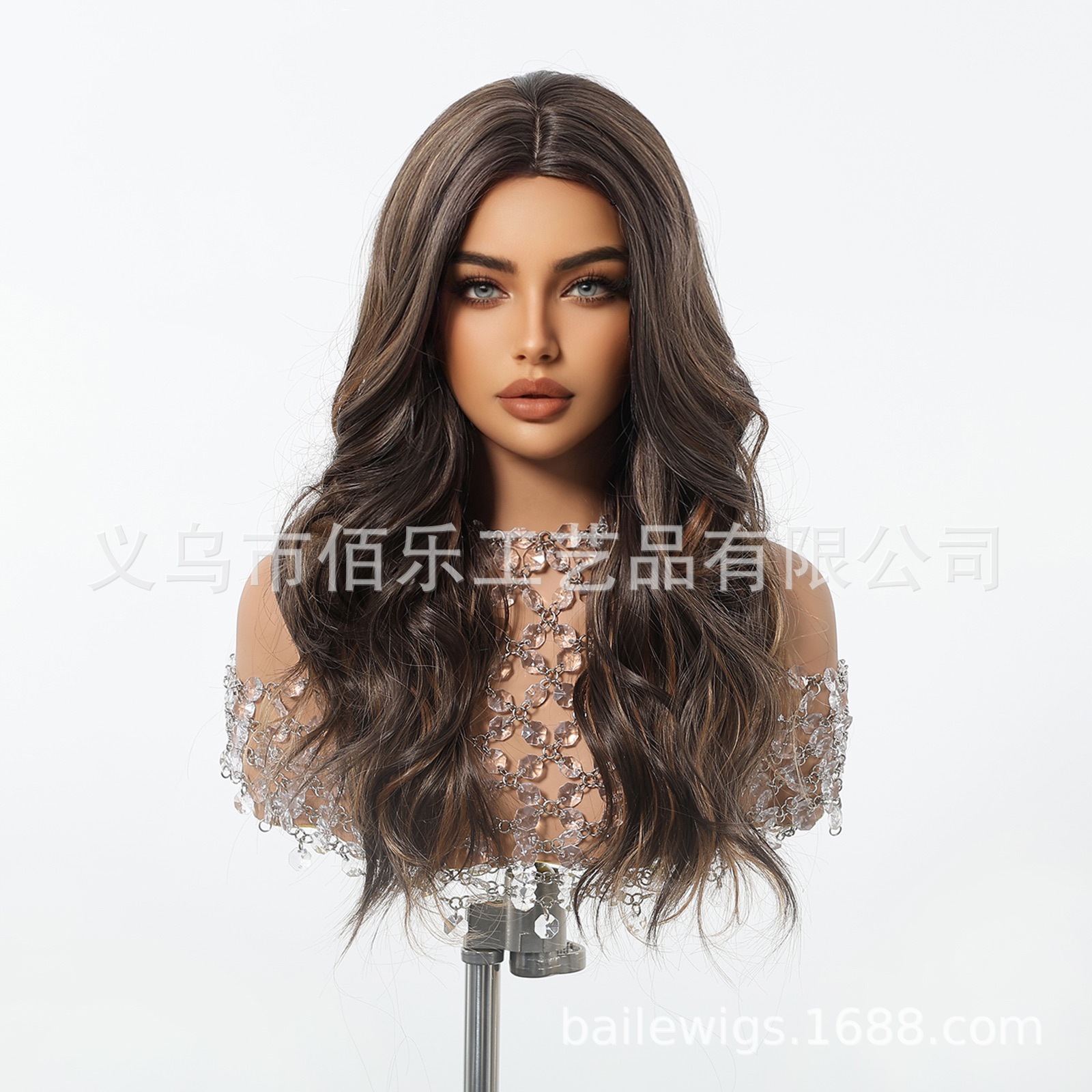 Peluca de venta caliente europea y americana, negro y marrón, corte de pelo largo y rizado medio, cubierta de cabeza completa, fibra química, hair femenino, spot al por mayor