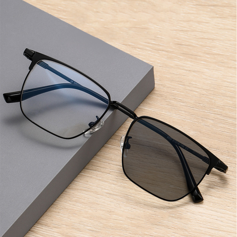 Cross-Border Photochromic Reading Glasses for Men, Automatic Zoom Progressive Multi-Focus Far and Near Dual-Use Square Frame Reading Glasses F