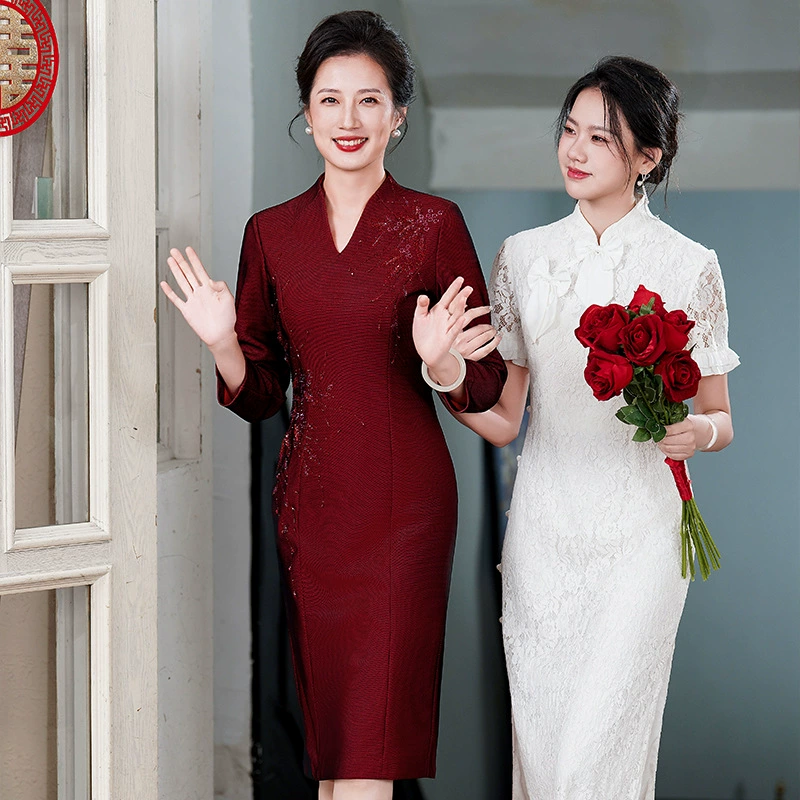 2025 Осень Высококлассное свадебное платье для мамы Маленькая молодая благородная счастливая свадебная банкетная одежда для свекрови Оптом