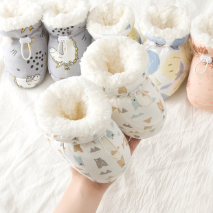 Autumn and Winter Newborn Baby Shoes Soft Sole Learning Shoes Velvet Foot Protection 0-1 Year Old Baby Men's and Women's Cotton Shoes Foot Cover Can't Fall off