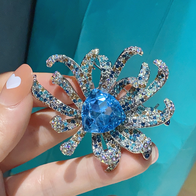 Lüks Avusturya Kristal Krizantem Broşu_voghion.com