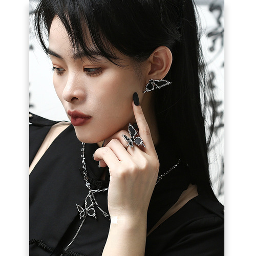 Star Butterfly Series Necklace for Women, New Chinese Style, Unique Design, Fashionable Commute Choker, Elegant Retro Style Pendant