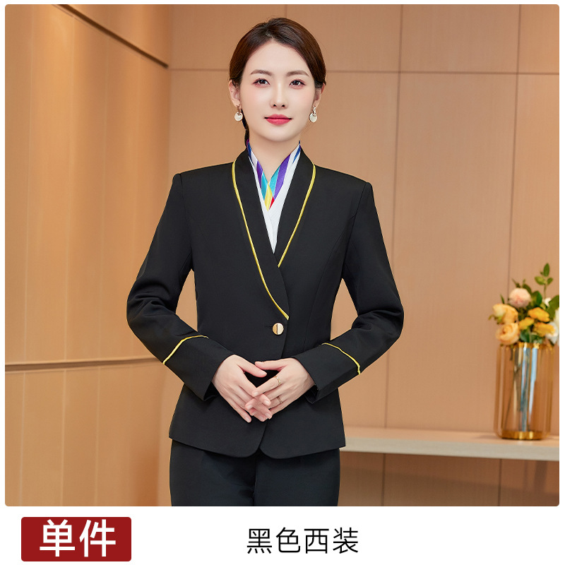 Костюм женский черный,