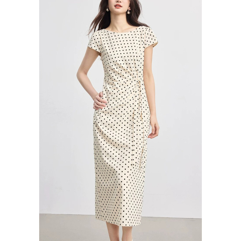 Váy maxi chữ A thắt eo họa tiết chấm bi đen trắng tay ngắn xẻ tà — Điểm đen Apricot Bottom chi tiết 2