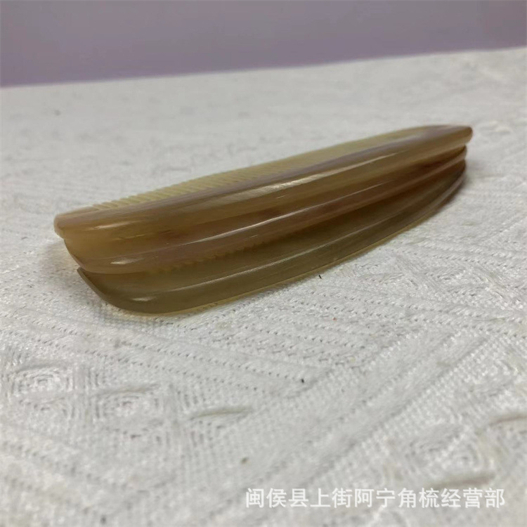 Natural Horn Comb 14cm Wide Tooth Handle Massage Comb for Scalp and Head Meridian Care in use