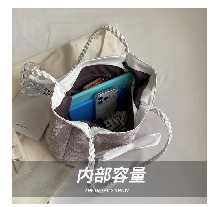 Large-capacity bow bag for women, 2023 new trendy, fashionable and sweet single-shoulder bag, student commuting tote bag Item Picture
