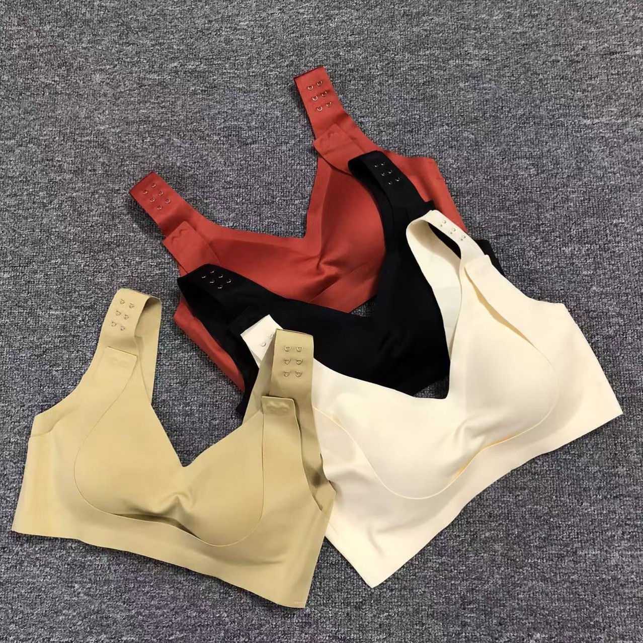 La ropa interior sin anillo de acero se reúne y reúne los senos secundarios, los deportes anti-caída, a prueba de golpes, los senos grandes son pequeños, la parte posterior latinoamericana es delgada, sujetador femenino