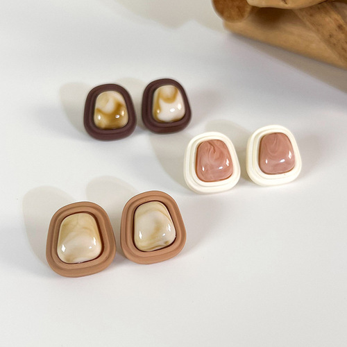 French retro temperament square coffee bean earrings  light luxury fashion autumn and winter milk tea color earrings for women