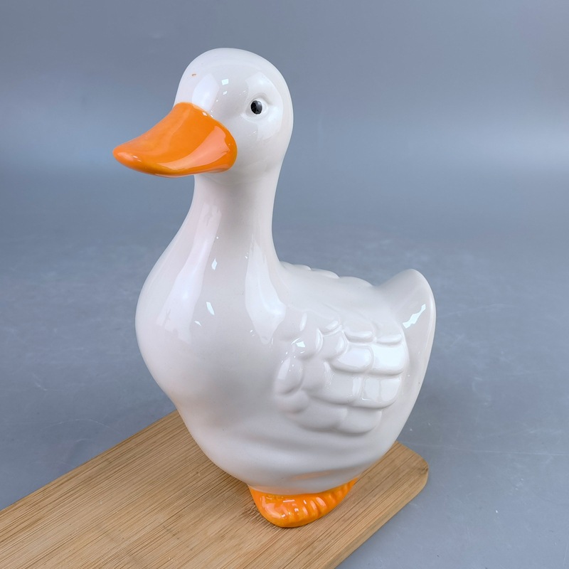 Artualidades de cerámica creativas de pato lindo nuevo estilo chino decoración de tres piezas para el hogar adornos de animales pato absorbente