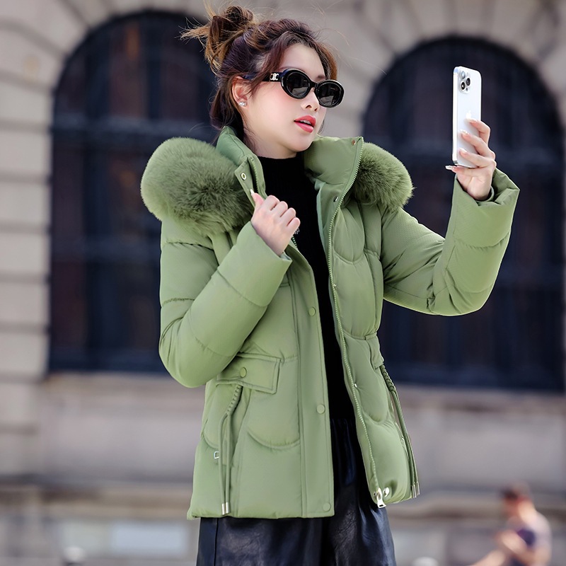 Gran abrigo de algodón de mujer de cuello de cabello corto 2025 nuevo invierno coreano delgado abrigo de algodón corto de moda moda de algodón