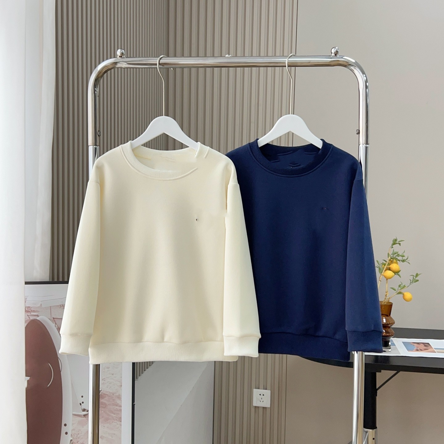 70646 New hooded sweatshirt