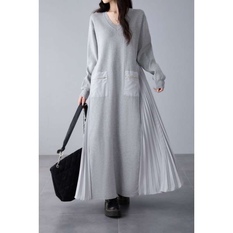 Model's Real-Life Shooting Autumn and Winter Loose V Neck Elegant Knitted Stitching Pleated Long-Sleeved Pocket Zipper Dress