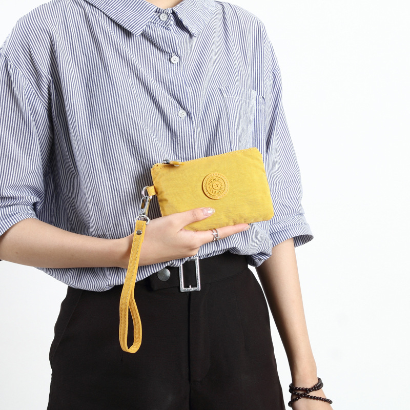 Bolso de tela de nylon de mujer simple bolso pequeño pequeño pequeño bolso de cambio delgado mini bolso de tarjeta de una sola capa de bolso de mano de mujer