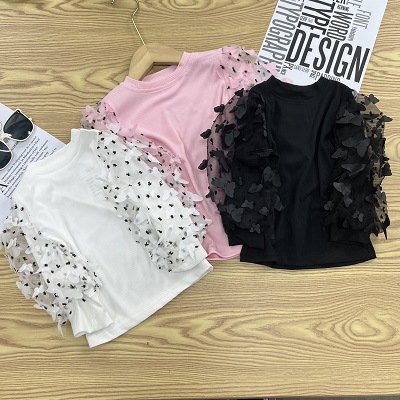 女の子の泡の袖の底のシャツの2025春秋は新型の子供の小さい子供の洋風の長袖のtシャツの韓国版の上着を詰めます。
