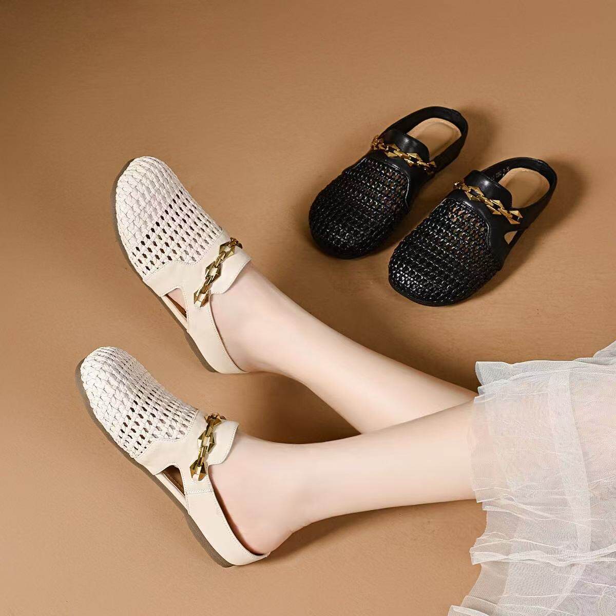 Dép sandal nữ da thật bít mũi dệt rỗng đế phẳng chống trượt — màu đen chi tiết 1