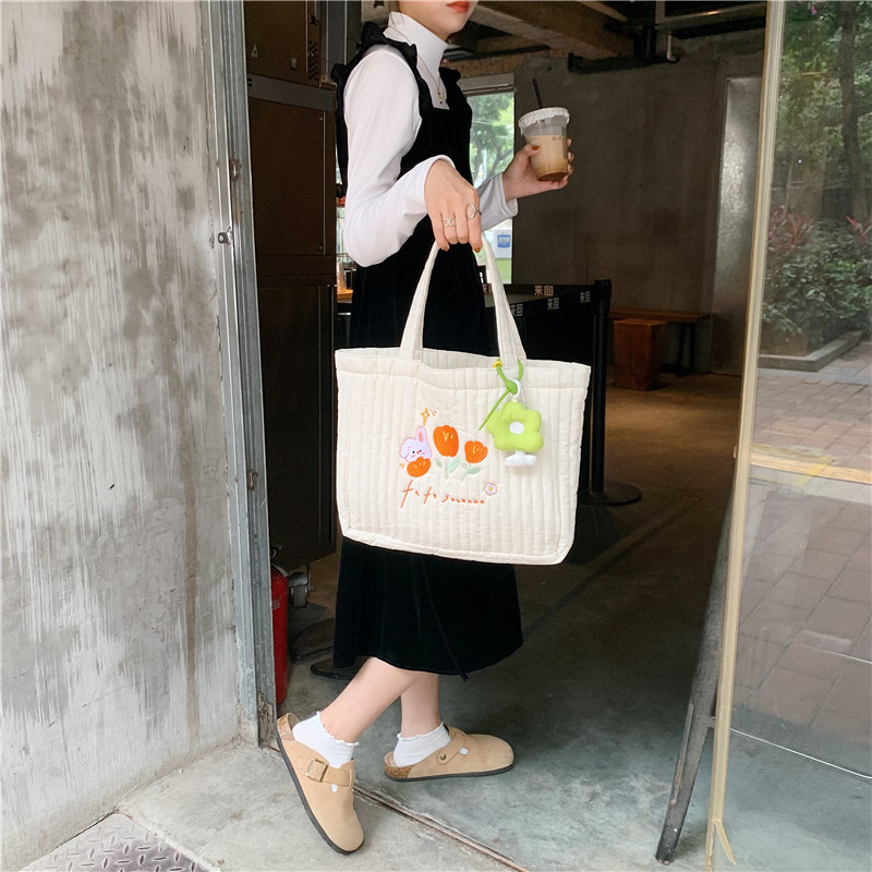 112291 Fresh and delicate quilted embroidered tote bag, a canvas bag for female students' classes, a simple and artistic shopping bag undefined