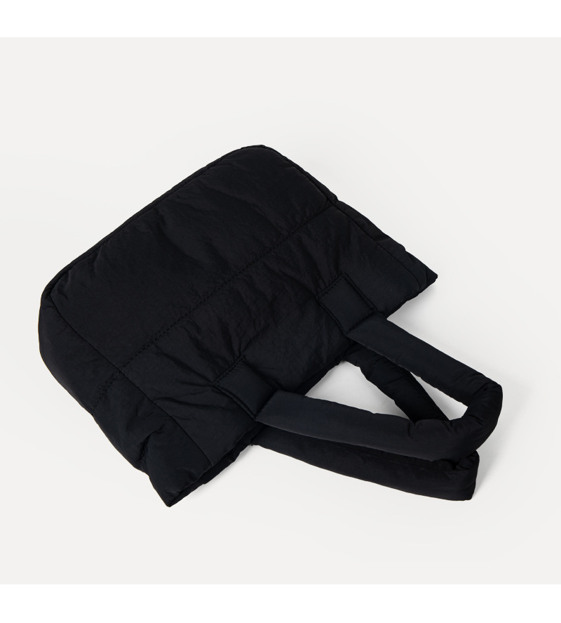 Südkoreas Nischendesign mit weicher, baumwollgepolsterter Handtasche für Damen im Frühjahr 2024, neu modisch und vielseitig_voghion.com