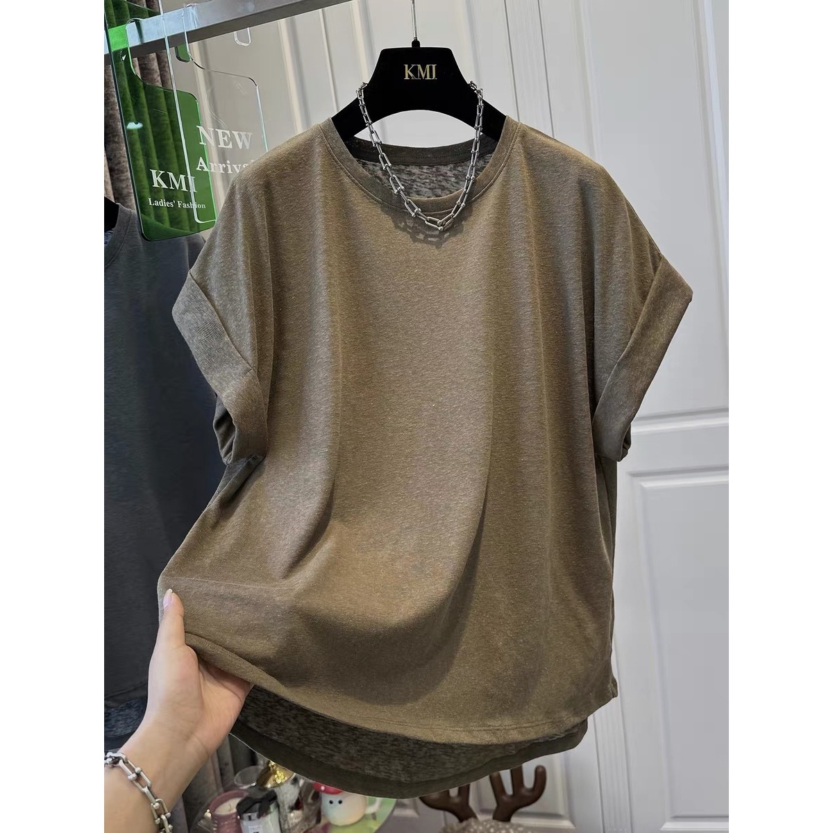 Summer solid short sleeve T-shirt with a round collar
